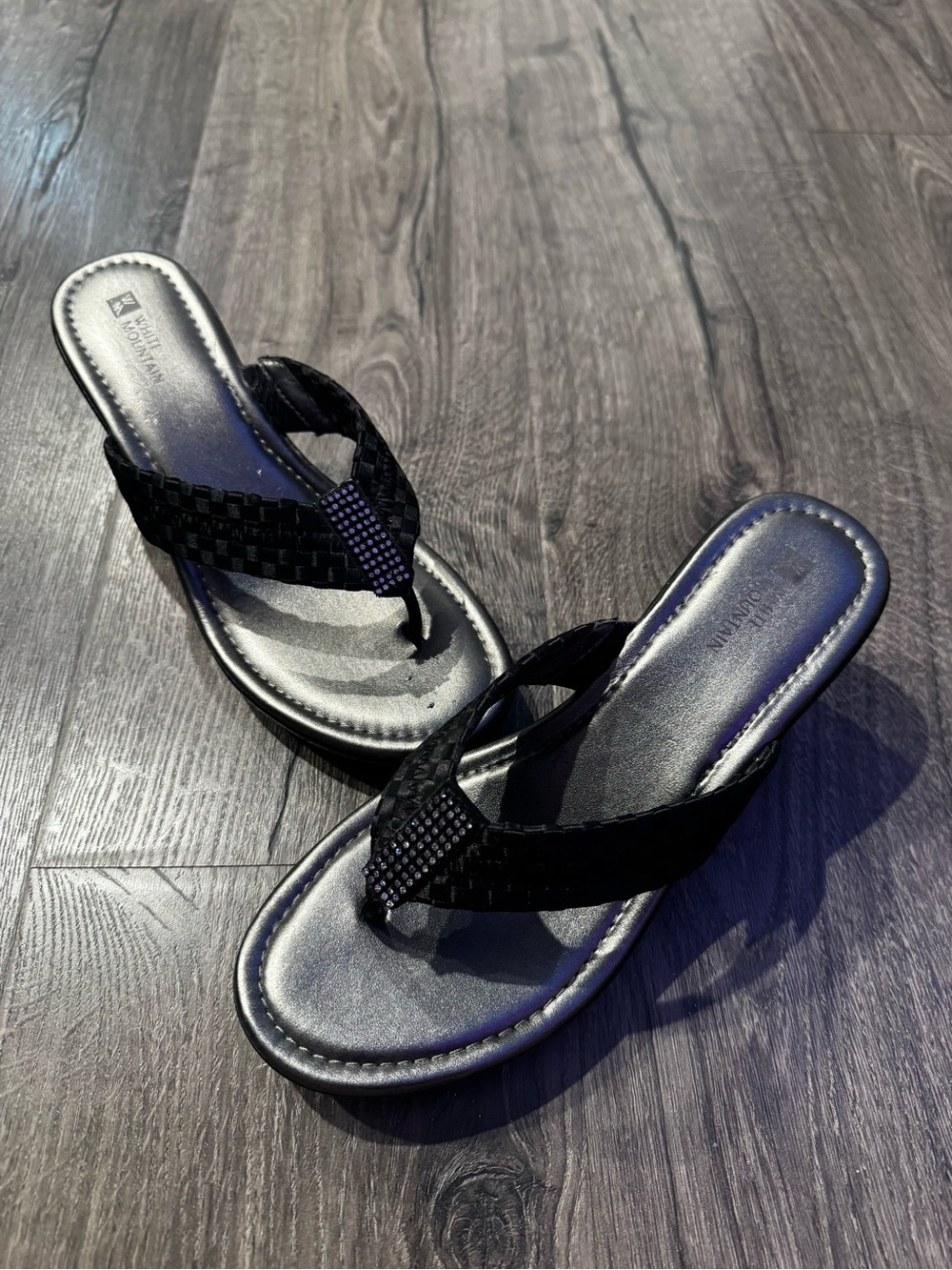 White Mountain Women's Black Embellished platform wedge Thong Sandals size 8.5